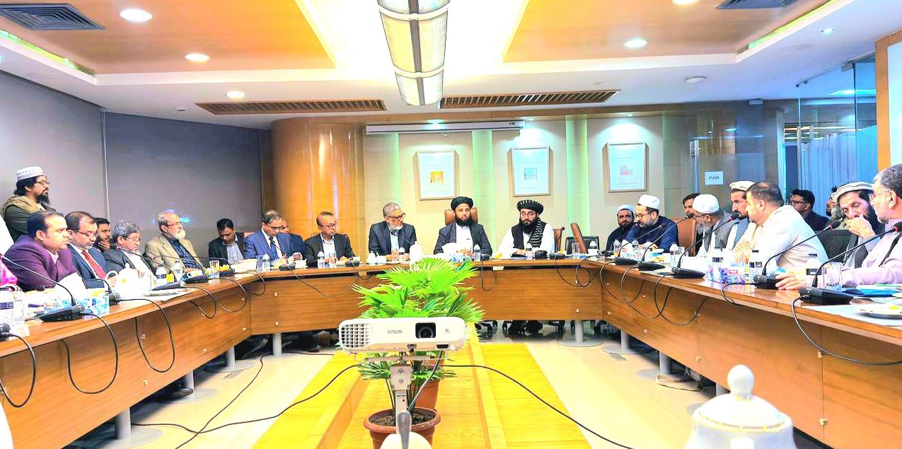 رئیس عمومی تنظیم ادویه و محصولات صحی با مسئولان اتحادیه صنعت دوا سازی بنگله‌دیش دیدار کرد.